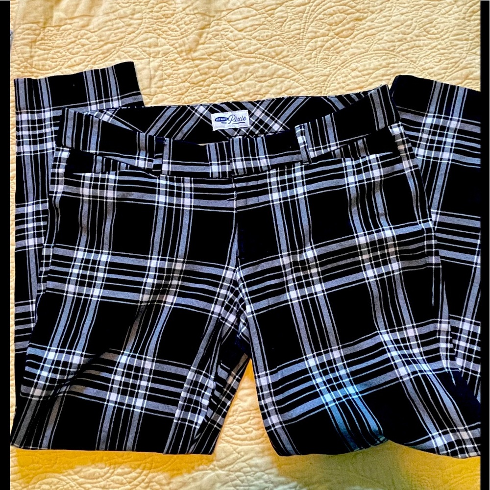 Old Navy Pixie Cropped Capris